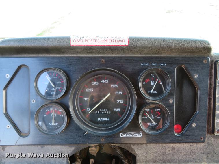 image for item DG3940 2001 Freightliner MT45 delivery truck