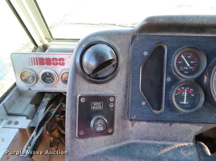 image for item DG3940 2001 Freightliner MT45 delivery truck