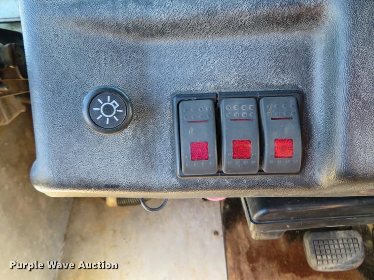 image for item DG3940 2001 Freightliner MT45 delivery truck