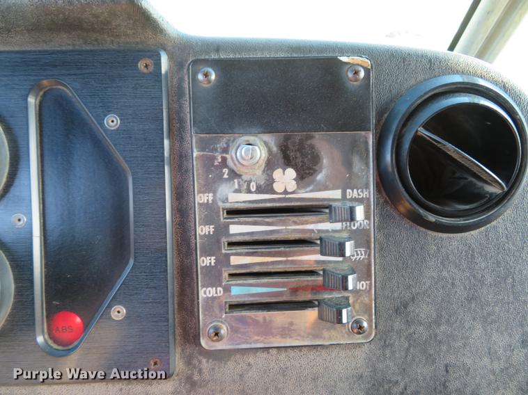 image for item DG3940 2001 Freightliner MT45 delivery truck