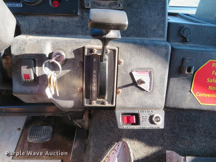 image for item DG3940 2001 Freightliner MT45 delivery truck