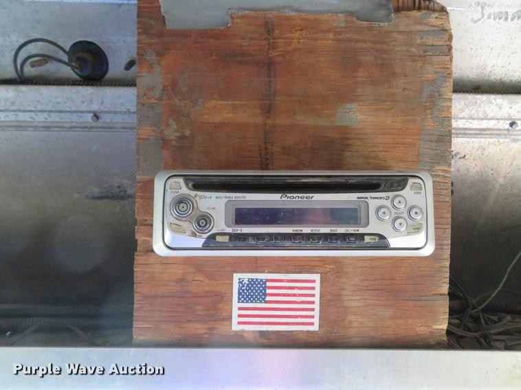 image for item DG3940 2001 Freightliner MT45 delivery truck