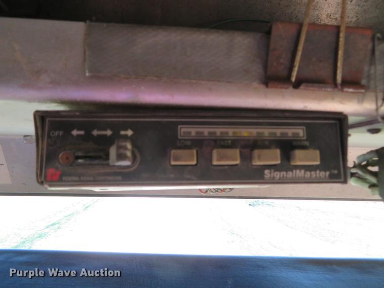 image for item DG3940 2001 Freightliner MT45 delivery truck