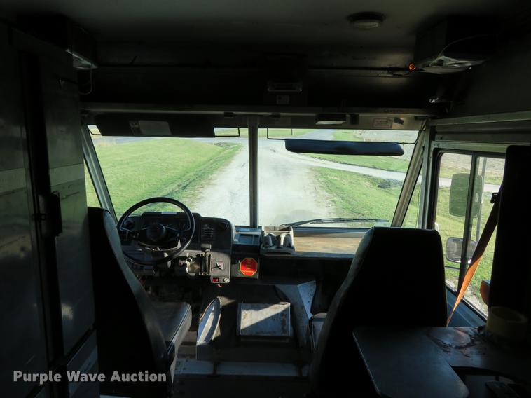 image for item DG3940 2001 Freightliner MT45 delivery truck