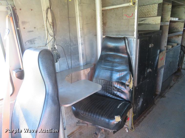 image for item DG3940 2001 Freightliner MT45 delivery truck