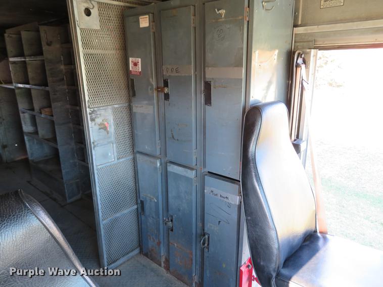 image for item DG3940 2001 Freightliner MT45 delivery truck