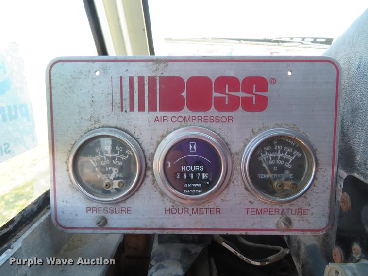 image for item DG3940 2001 Freightliner MT45 delivery truck