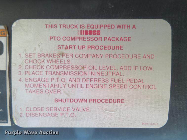 image for item DG3940 2001 Freightliner MT45 delivery truck