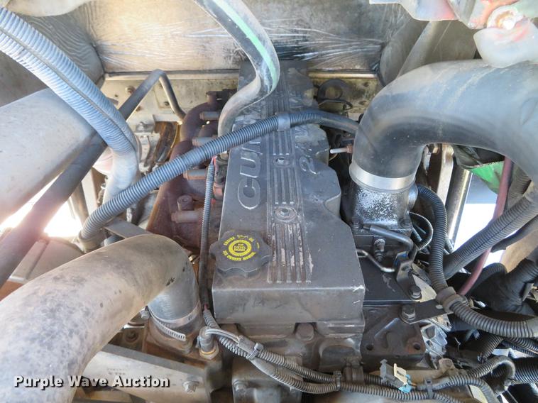 image for item DG3940 2001 Freightliner MT45 delivery truck