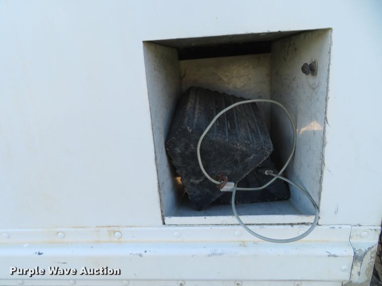 image for item DG3940 2001 Freightliner MT45 delivery truck