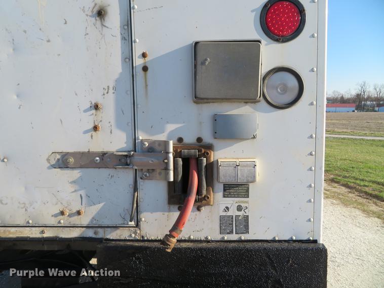 image for item DG3940 2001 Freightliner MT45 delivery truck