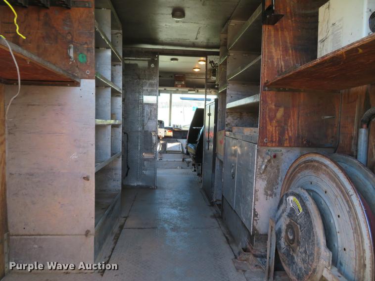 image for item DG3940 2001 Freightliner MT45 delivery truck