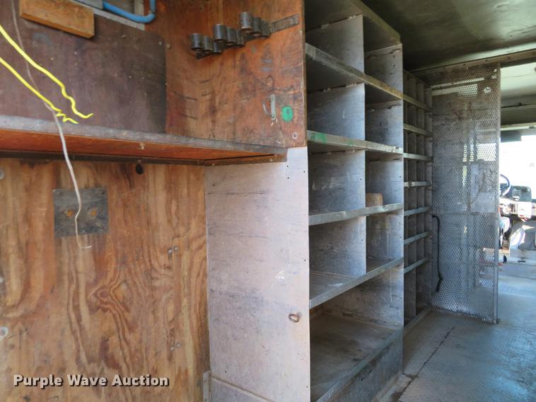 image for item DG3940 2001 Freightliner MT45 delivery truck