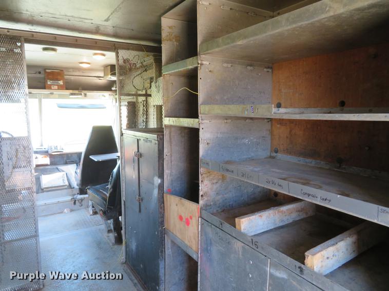 image for item DG3940 2001 Freightliner MT45 delivery truck