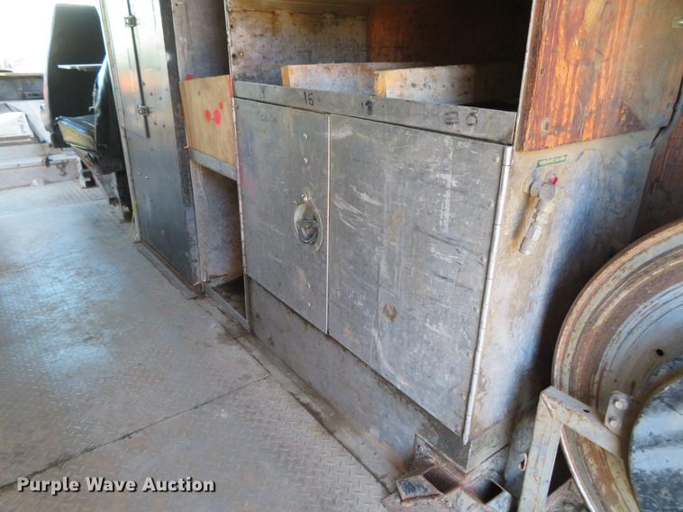 image for item DG3940 2001 Freightliner MT45 delivery truck