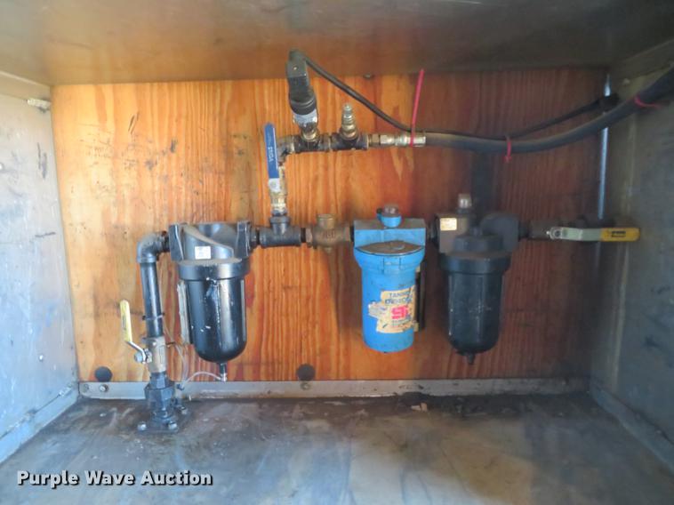 image for item DG3940 2001 Freightliner MT45 delivery truck