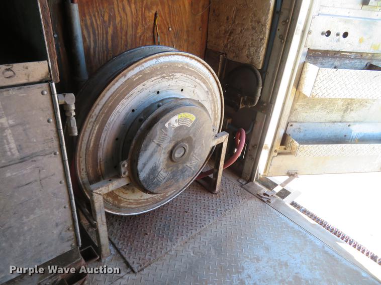 image for item DG3940 2001 Freightliner MT45 delivery truck