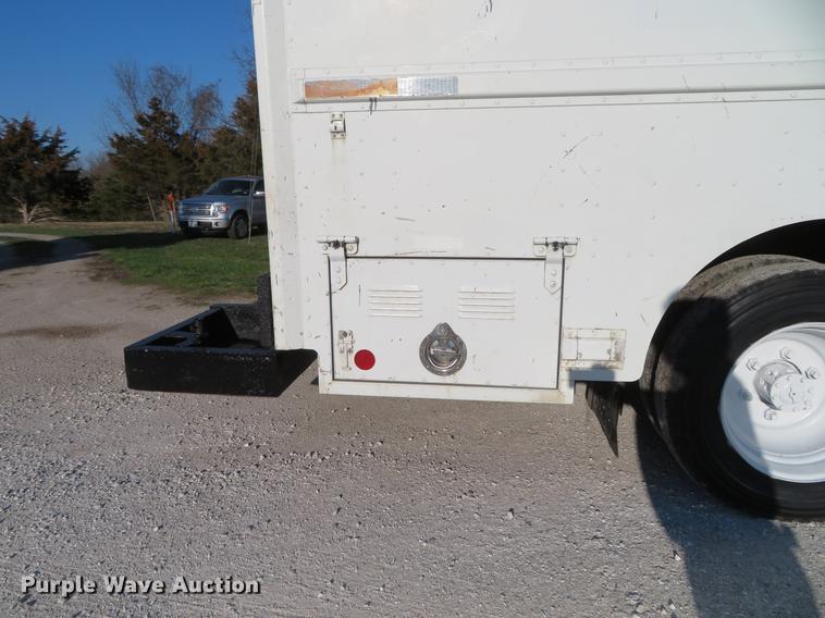 image for item DG3940 2001 Freightliner MT45 delivery truck