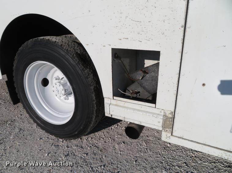 image for item DG3940 2001 Freightliner MT45 delivery truck