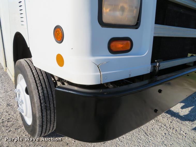 image for item DG3940 2001 Freightliner MT45 delivery truck