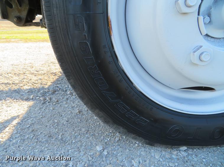 image for item DG3940 2001 Freightliner MT45 delivery truck