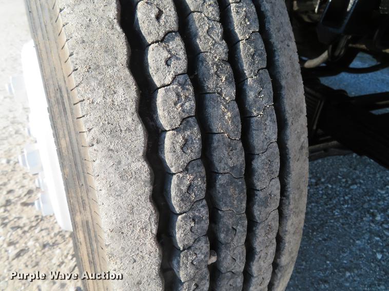 image for item DG3940 2001 Freightliner MT45 delivery truck