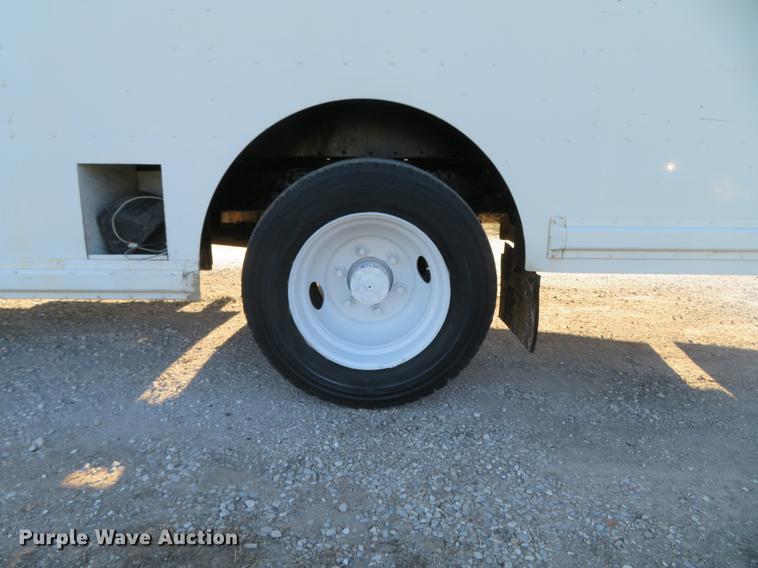 image for item DG3940 2001 Freightliner MT45 delivery truck