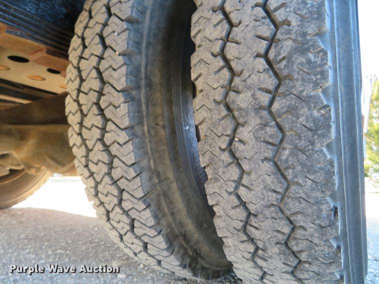 image for item DG3940 2001 Freightliner MT45 delivery truck