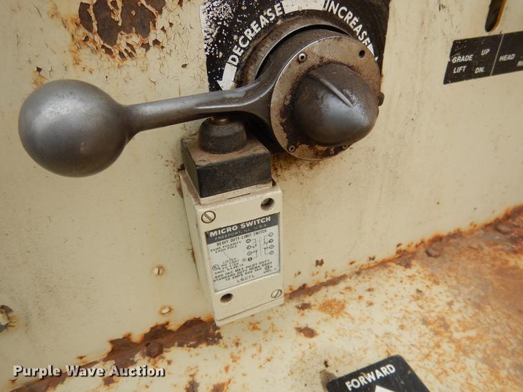 image for item DG5752 1986 Gomaco SP-1 Scarplane milling machine