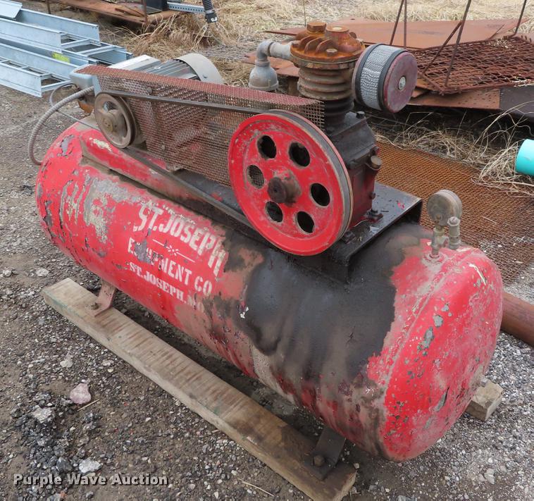 image for item DI9404 Air compressor and water tank