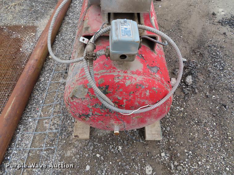 image for item DI9404 Air compressor and water tank