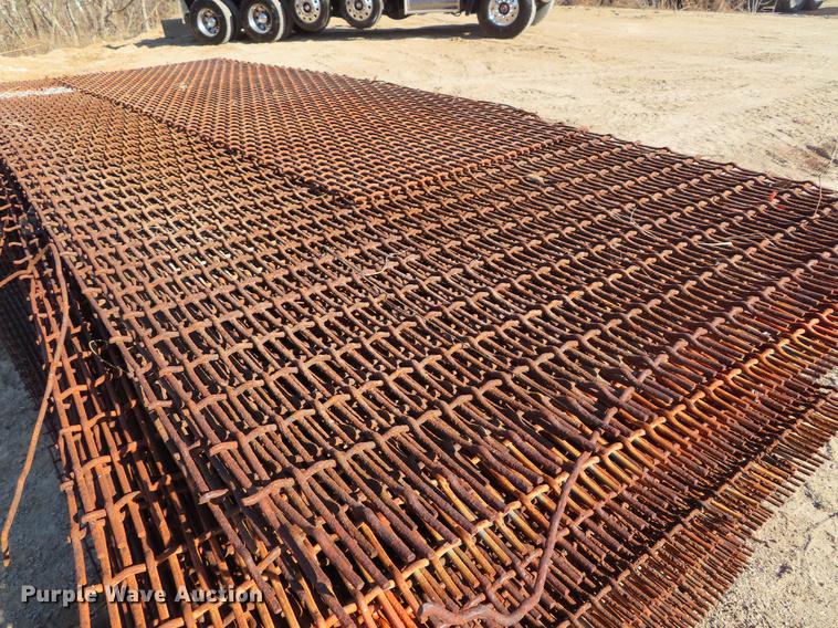 image for item DI9413 Approximately 120 steel grates