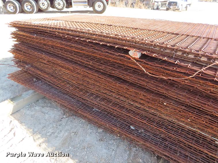 image for item DI9413 Approximately 120 steel grates