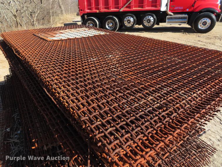 image for item DI9413 Approximately 120 steel grates