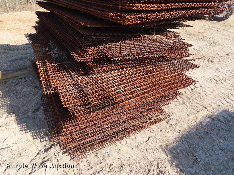 image for item DI9413 Approximately 120 steel grates