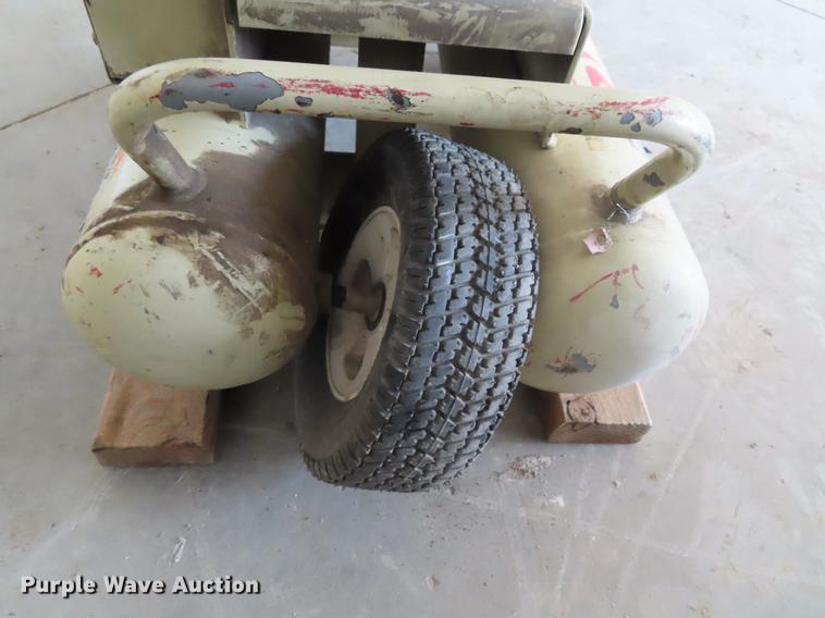 image for item DI9417 Ingersoll Rand air compressor
