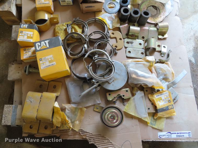 image for item DI9424 Case and Caterpillar equipment parts