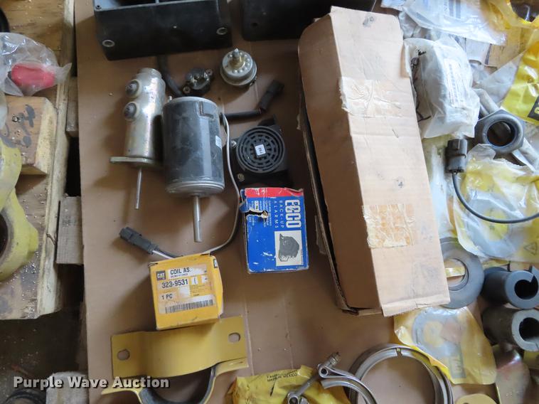 image for item DI9424 Case and Caterpillar equipment parts