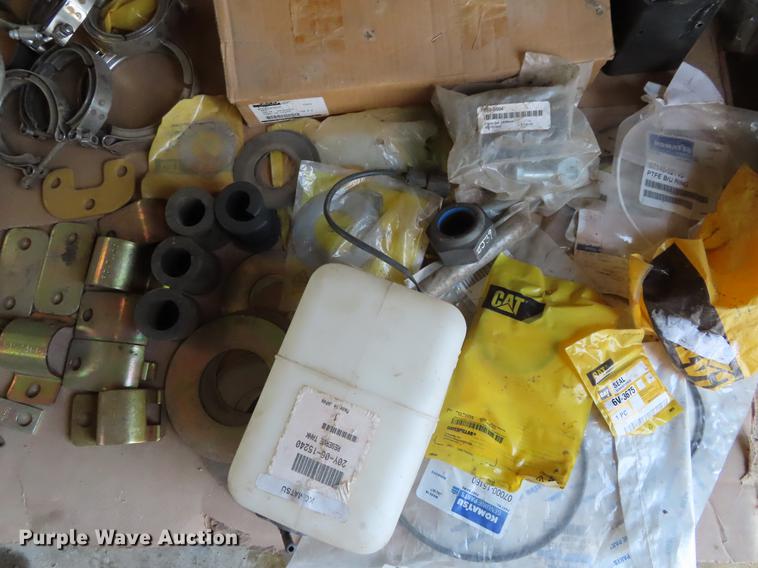 image for item DI9424 Case and Caterpillar equipment parts