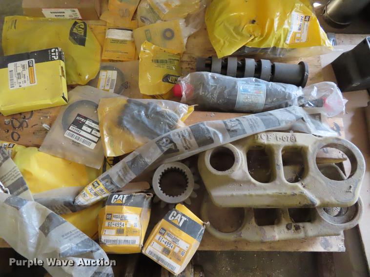 image for item DI9424 Case and Caterpillar equipment parts