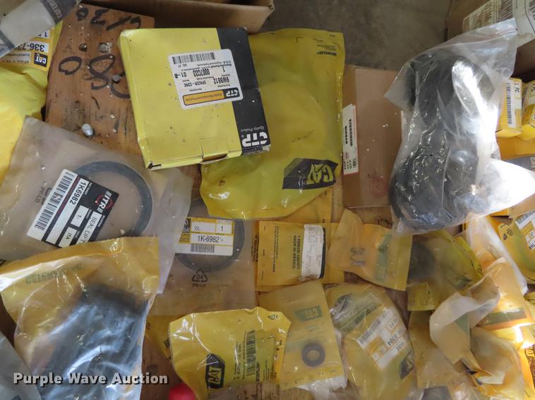 image for item DI9424 Case and Caterpillar equipment parts