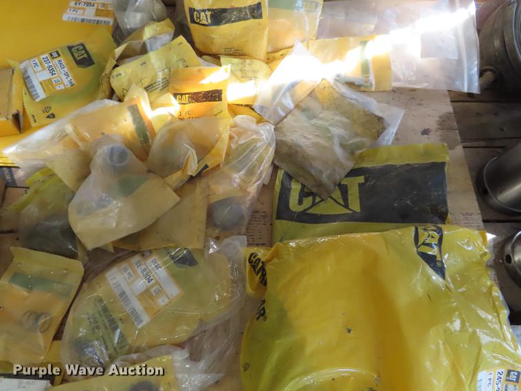 image for item DI9424 Case and Caterpillar equipment parts