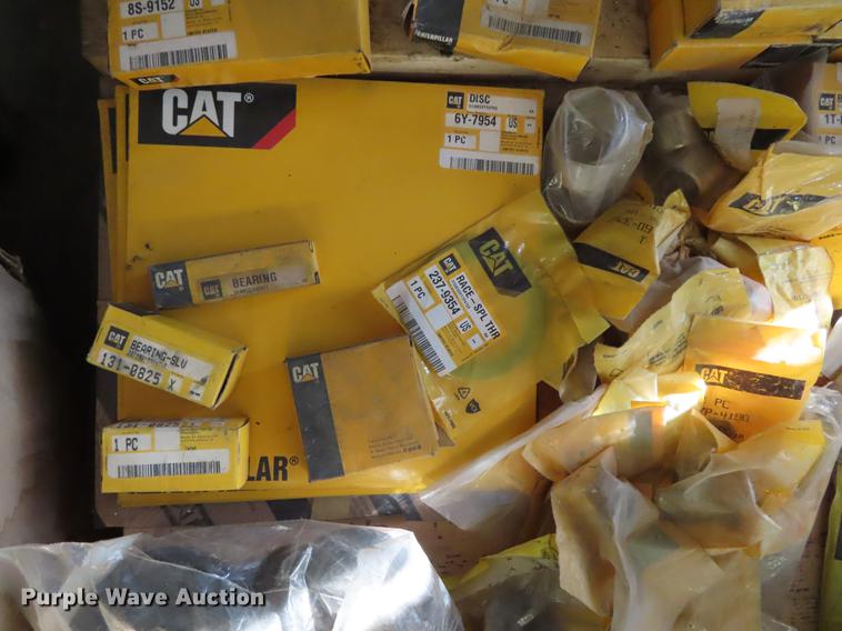 image for item DI9424 Case and Caterpillar equipment parts