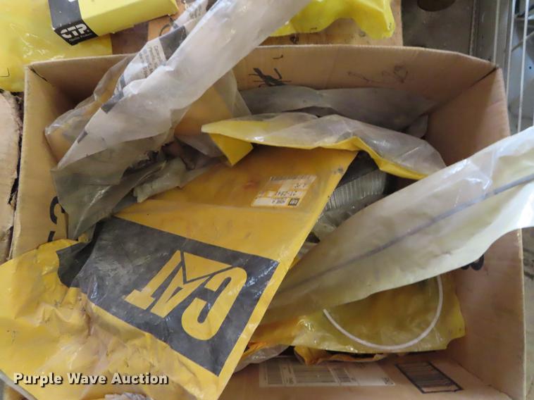 image for item DI9424 Case and Caterpillar equipment parts