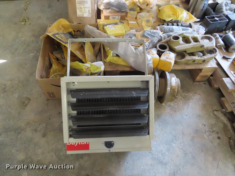 image for item DI9424 Case and Caterpillar equipment parts