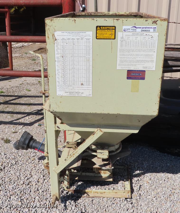 image for item DN9055 Herd 3-PT 750 spreader