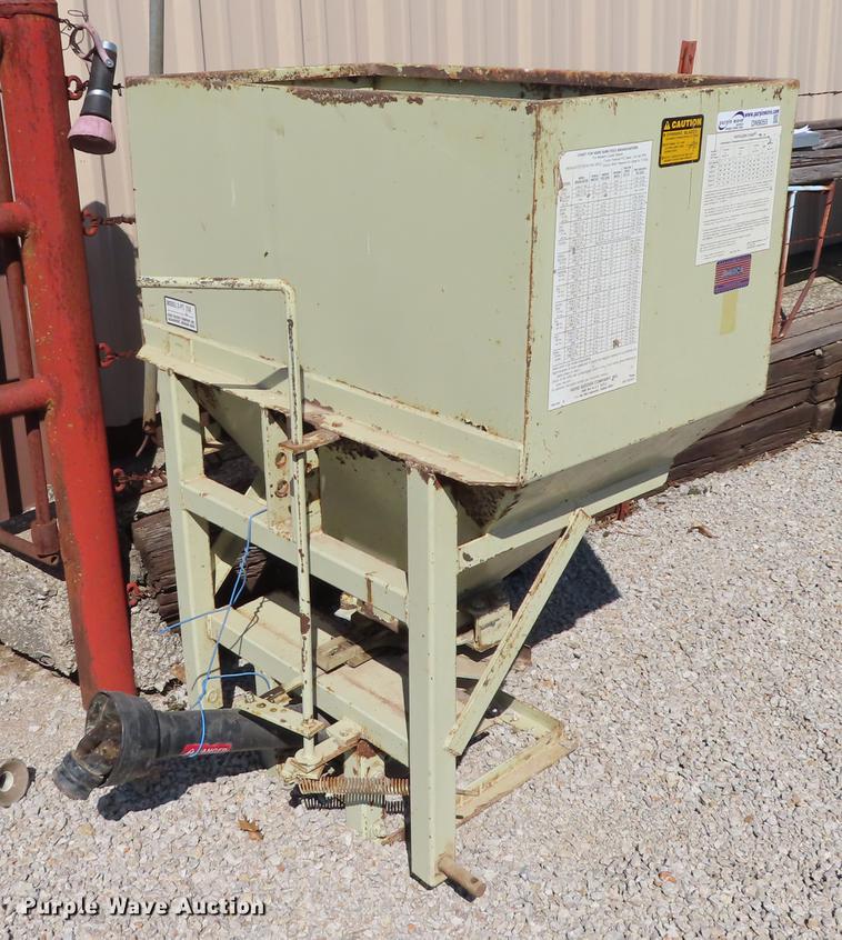 image for item DN9055 Herd 3-PT 750 spreader