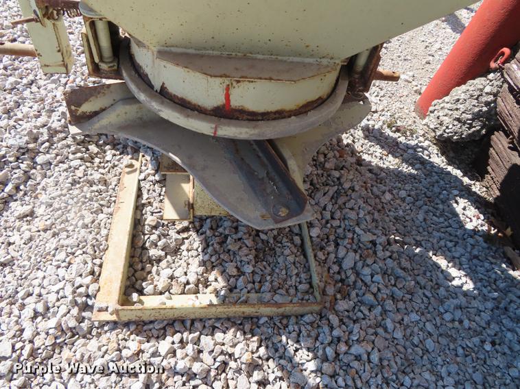 image for item DN9055 Herd 3-PT 750 spreader