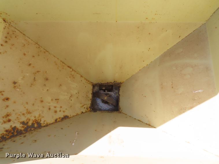 image for item DN9055 Herd 3-PT 750 spreader