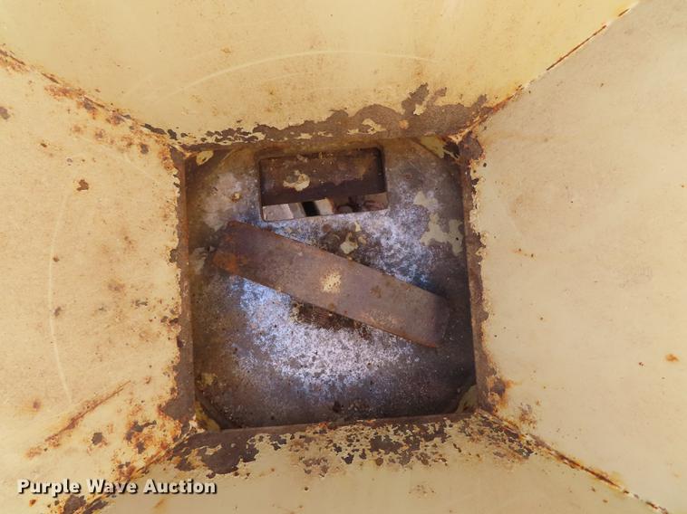 image for item DN9055 Herd 3-PT 750 spreader